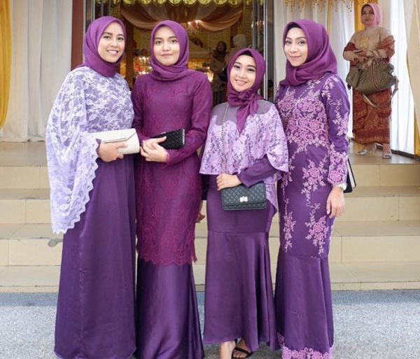 Dress Brokat Kombinasi Satin Model Duyung Ungu