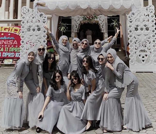 Dress Brokat Pesta Terbaru Modern Baby Grey