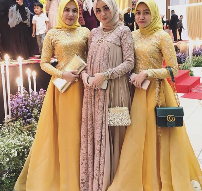 Dress Brokat Pesta Terbaru Modern Kuning Cream Pastel
