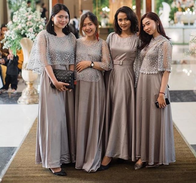 Dress Brokat Pesta Terbaru Modern Silver Soft