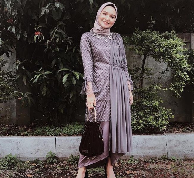 Dress Brokat Pesta Terbaru Modern Silver