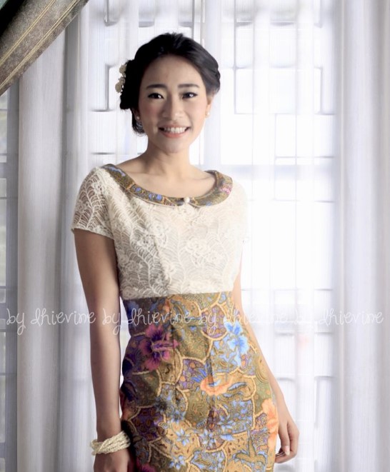 Gamis Batik Kombinasi Brokat Terbaru Putih
