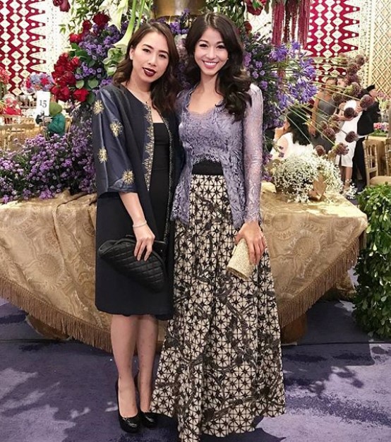 Gamis Batik Kombinasi Brokat Untuk Pesta Kutubaru Abu Tua