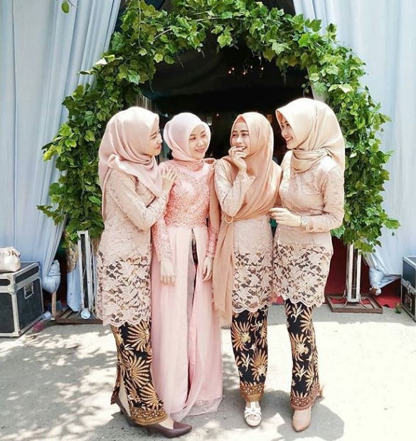 Gamis Batik Kombinasi Brokat Untuk Pesta Long Dress Tutu Soft Peach