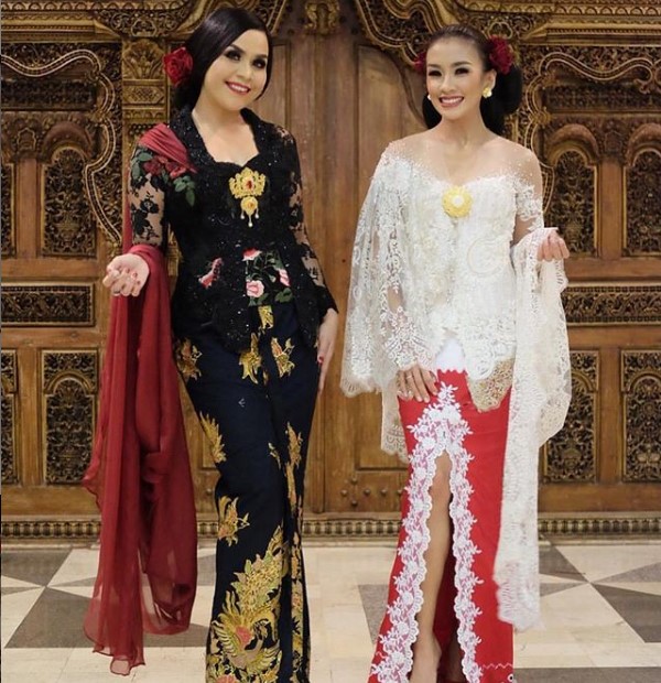 Gamis Batik Kombinasi Brokat untuk Pesta Hitam