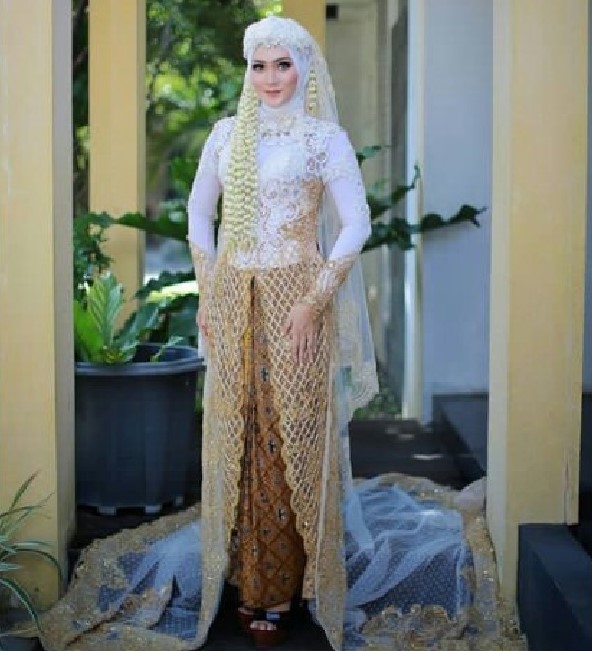 Gamis Batik Kombinasi Brokat untuk Pesta Pernikahan Putih Coklat