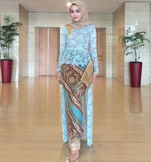 Gamis Batik Kombinasi Polos Modern Terbaru Brokat Ekor Panjang Soft Blue
