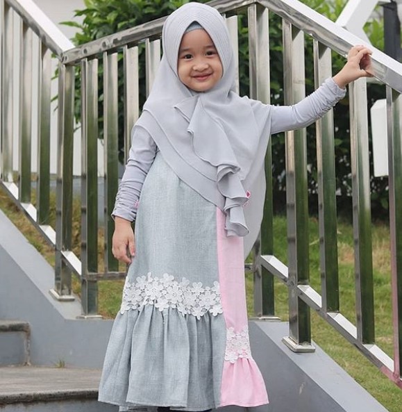 Gamis Katun Anak Katun Jepang Kombinasi Dua Warna Rok Rempel Renda Bunga Pink Abu Muda