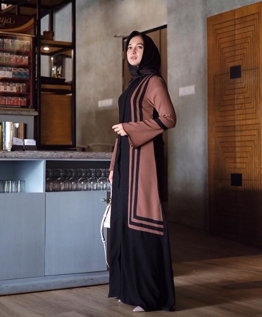 Gamis Katun Jepang Kombinasi Dua Warna Cream Hitam