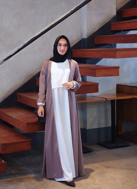 Gamis Katun Jepang Kombinasi Dua Warna Putih Cream Simple