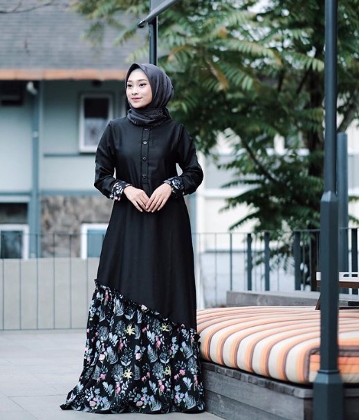 Gamis Katun Jepang Motif Bunga Kombinasi Polos Hitam