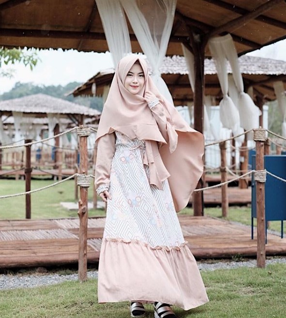 Gamis Katun Jepang Motif Bunga Kombinasi Polos Soft Cream