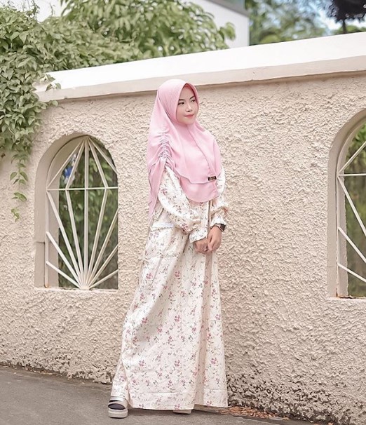 Gamis Katun Jepang Motif Bunga Terbaru Modern Putih Tulang Pink
