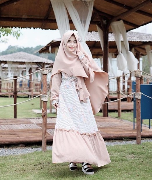 Gamis Katun Jepang Polos Kombinasi Terbaru Modern Renda Motif Cream