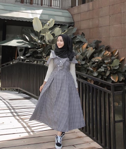Gamis Katun Polos Kombinasi Modern Kotak Kecil Abu Muda