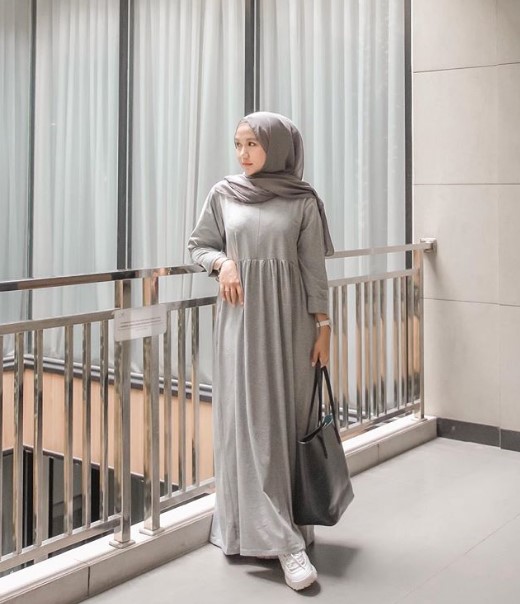 Gamis Katun Polos Kombinasi Modern Simpel Abu Muda