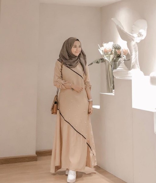 Gamis Katun Polos Kombinasi Modern Simpel Cream Pastel
