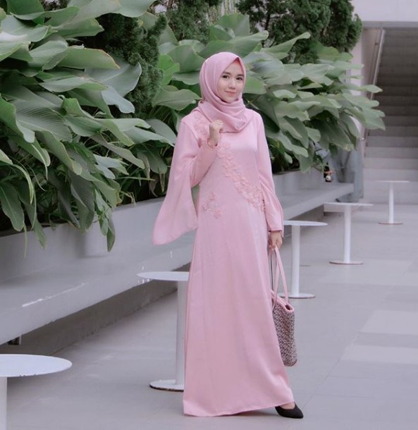 Gamis Modern untuk Anak Muda Terbaru Baby Pink