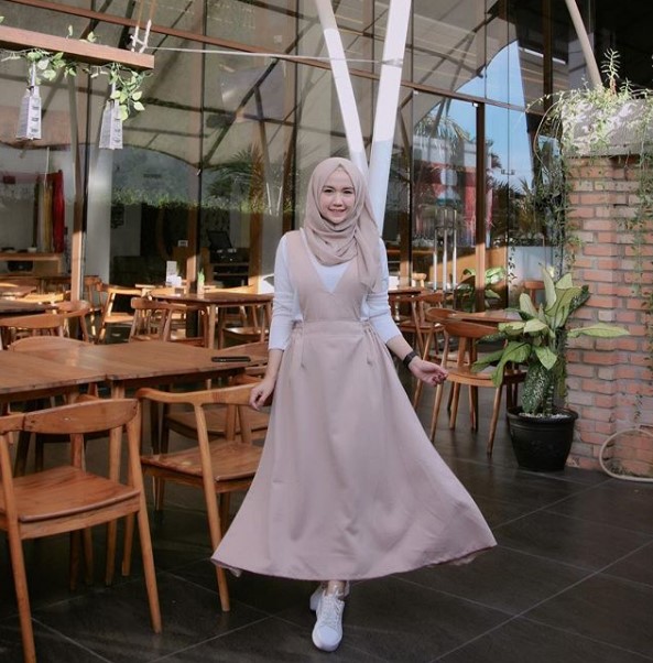 Gamis Modern untuk Anak Muda Terbaru Cream Nude