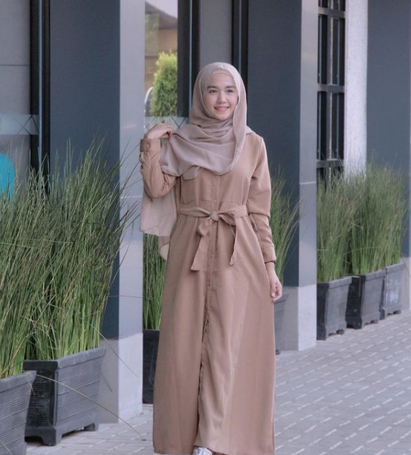 Gamis Modern untuk Anak Muda Terbaru Ikat Pinggang Cream