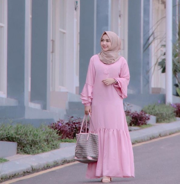 Gamis Modern untuk Anak Muda Terbaru Lengan Lonceng Baby Pink