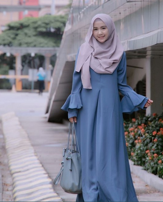 Gamis Modern untuk Anak Muda Terbaru Lengan Lonceng Biru Tua