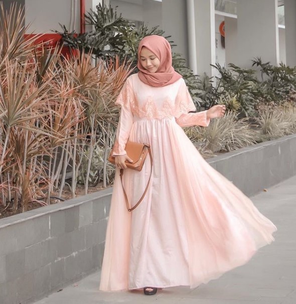 Gamis Modern untuk Anak Muda Terbaru Peach