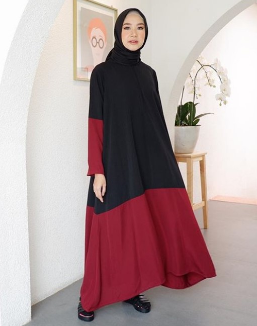 Gamis Muslimah Terbaru Untuk Remaja Masa Kini Katun Kombinasi Maroon Hitam