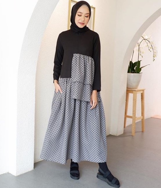 Gamis Muslimah Terbaru Untuk Remaja Masa Kini Katun Polkadot Grey Hitam
