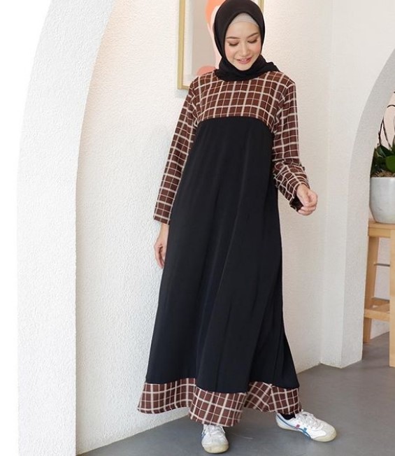 Gamis Muslimah Terbaru Untuk Remaja Masa Kini Katun Square Brown Hitam