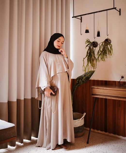 Gamis Muslimah Terbaru Untuk Remaja Modern Cape Broken White