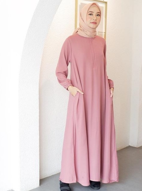 Gamis Muslimah Terbaru Untuk Remaja Modern Kancing Depan Dusty Pink