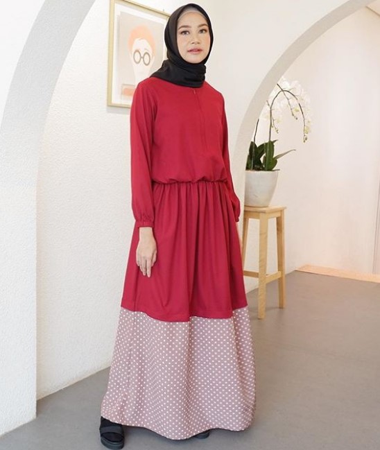 Gamis Muslimah Terbaru Untuk Remaja Modern Katun Maroon Polkadot