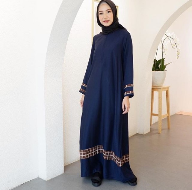 Gamis Muslimah Terbaru Untuk Remaja Simple Motif Square Brown Kombinasi Navy