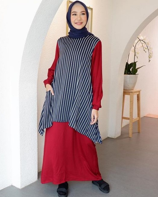 Gamis Muslimah Terbaru Untuk Remaja Simple Stripe Navy Maroon