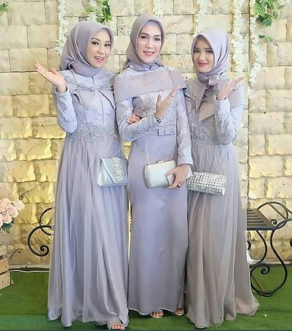 Gamis Pesta Brokat Kombinasi Sifon Mewah Abu Muda