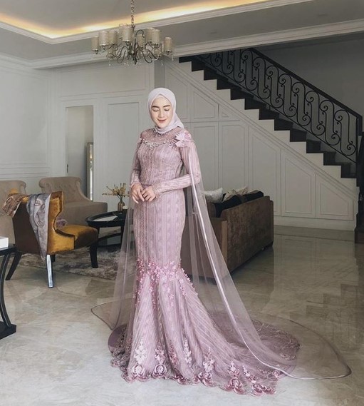 Gamis Pesta Brokat Kombinasi Sifon Mewah Cape Panjang Lavender