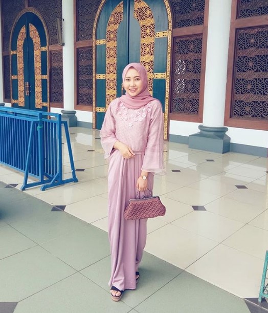 Gamis Pesta Brokat Kombinasi Sifon Mewah Simple Lavender