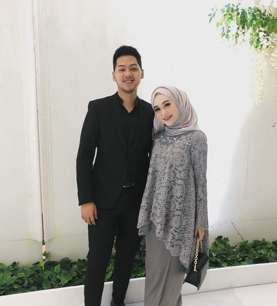 Gamis Pesta Brokat Kombinasi Sifon Mewah Soft GreyGamis Pesta Brokat Kombinasi Sifon Mewah Soft Grey