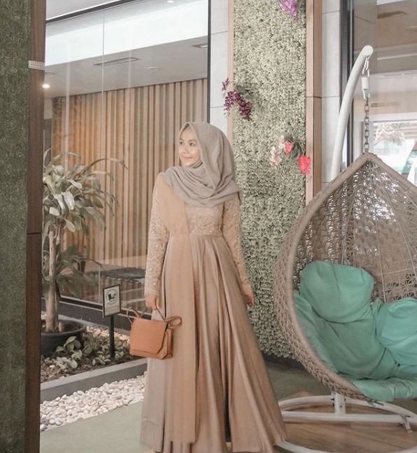 Gamis Pesta Brokat Mewah Modern Cream