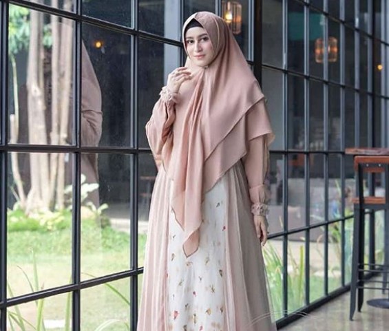 Grosir Gamis Syar’i Tanah Abang Terbaru Motif Kombinasi Polos Sifon Nude Cream