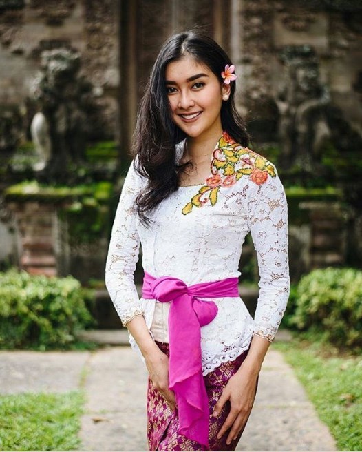 Kebaya Brokat Model Bali Modern Putih