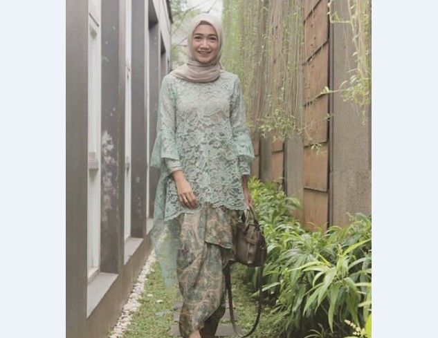 Kebaya Brokat Modern Model Tunic Baby Tosca