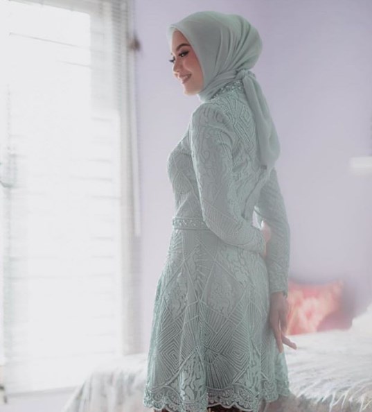 Kebaya Brokat Modern Model Tunic Putih