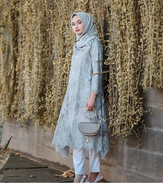 Kebaya Brokat Modern Model Tunic Soft Blue