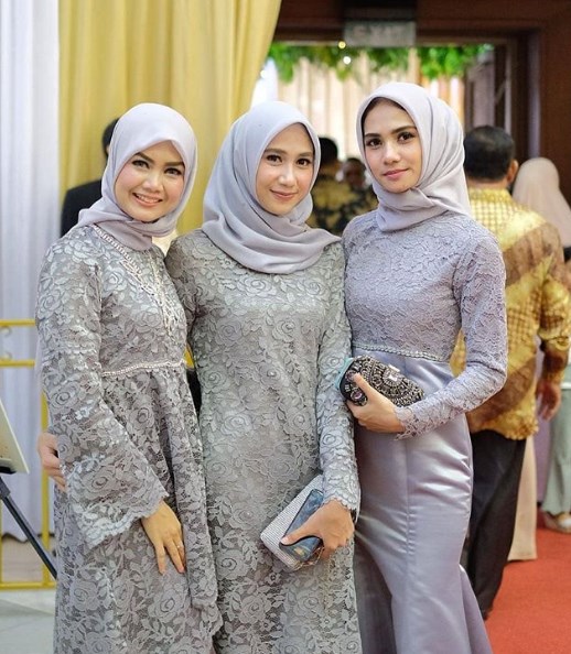 Kebaya Brokat Modern Model Tunic Soft Grey