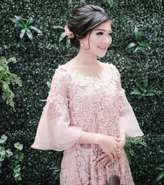 Kebaya Wisuda Model Lengan Lonceng Organza Payet Pink Pastel