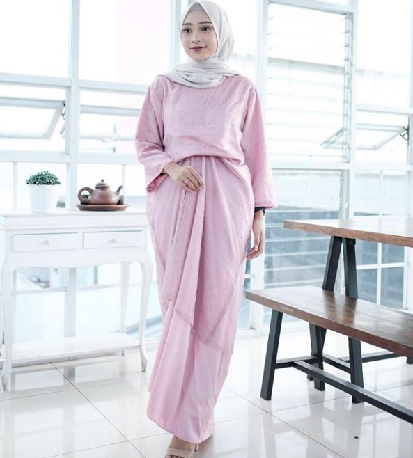 Koleksi Baju Gamis Modern Anak Muda Terkini Kaftan Soft Pink