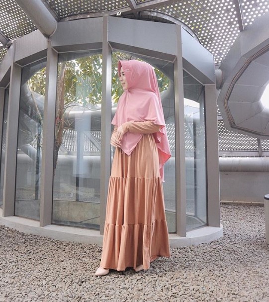 Koleksi Baju Gamis Tanah Abang Kekinian Rok Renda Tumpuk Kuning Tua