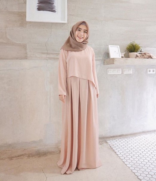 Koleksi Baju Gamis Tanah Abang Kekinian Simpel Nude Cream